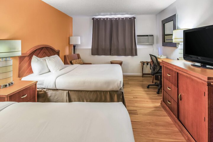 Room 16 of 33