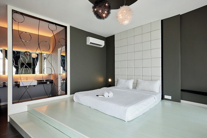 Room 34 of 87