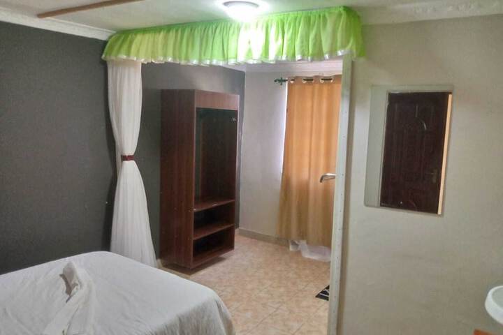 Room 2 of 7