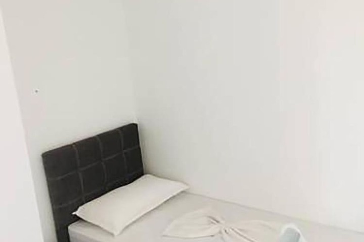 Room 9 of 30