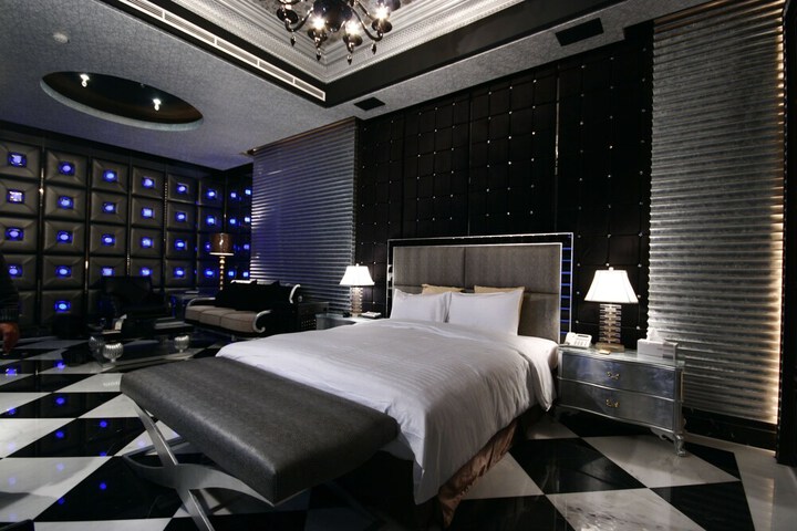 Room 3 of 56