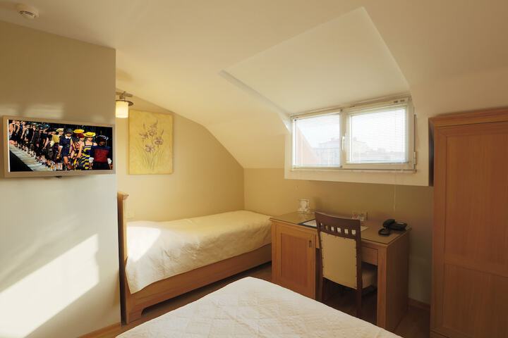 Room 15 of 36