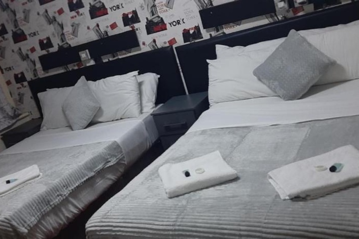 Room 4 of 18