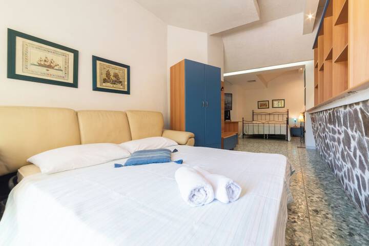Room 4 of 28