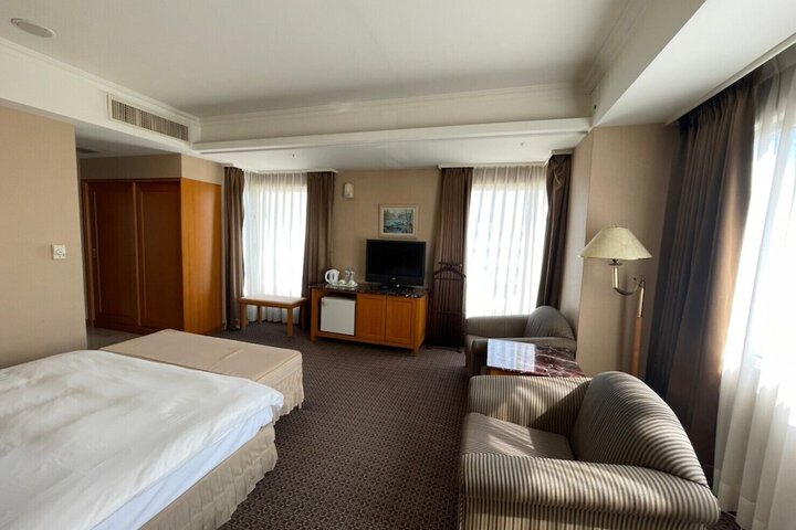 Room 4 of 41