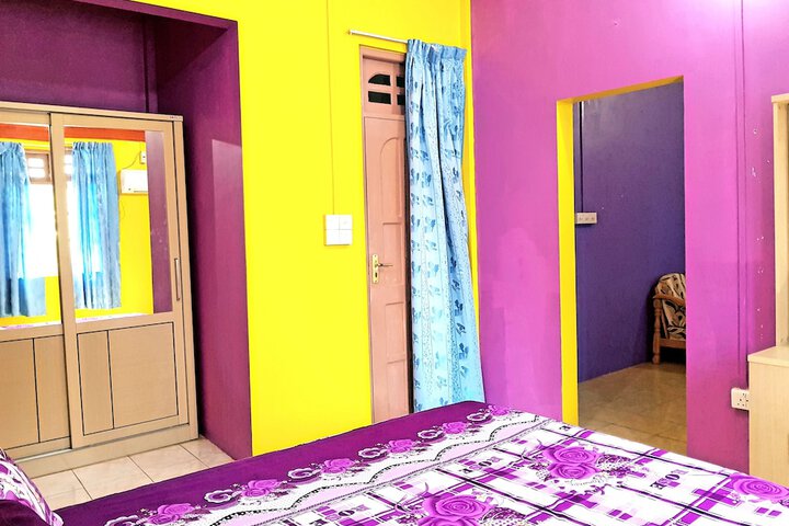 Room 6 of 13