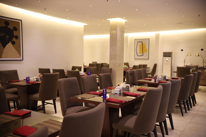 Dining 55 of 90