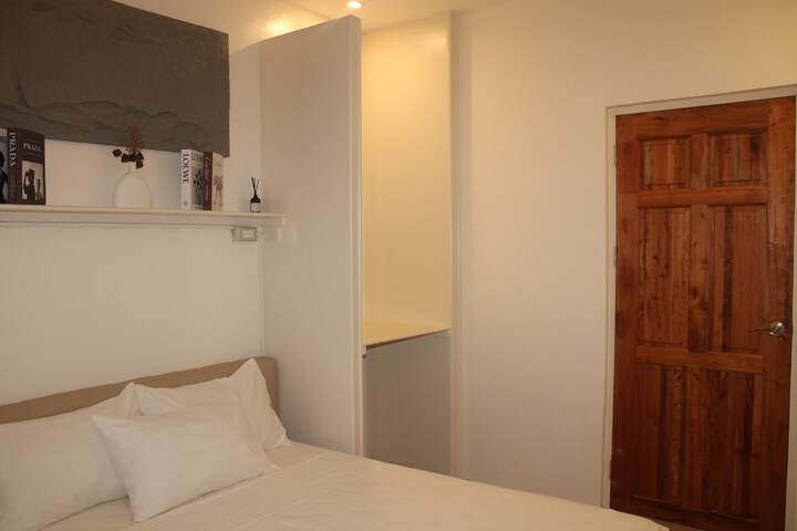 Room 8 of 83