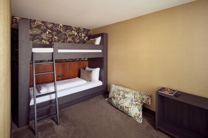 Room 13 of 53