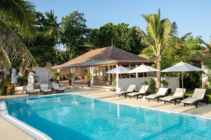Hotel Pool