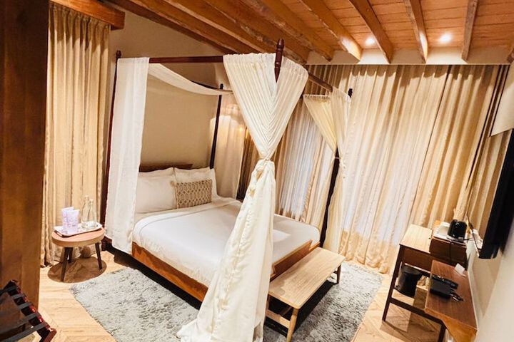 Room 16 of 38
