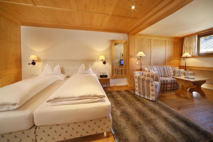 Room 10 of 65