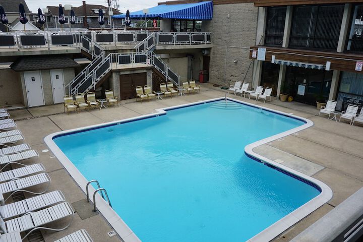 Pool 13 of 26