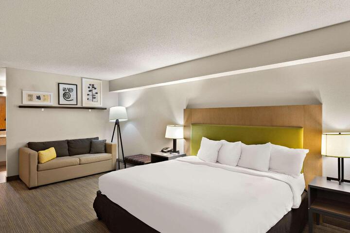 1 King Bed (13 of 43)