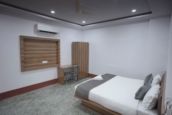 Room 9 of 20