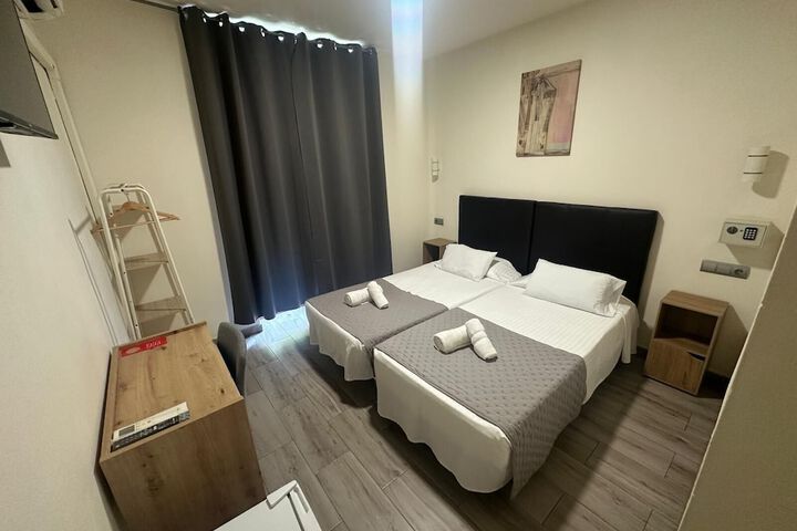 Room 4 of 43