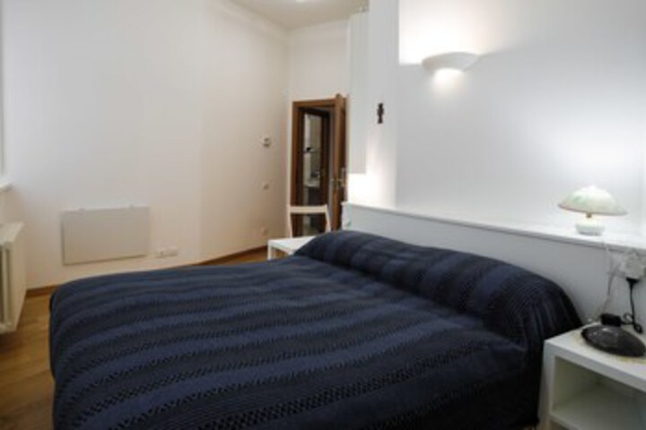 Room 13 of 20