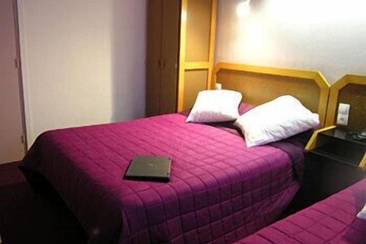 Room 5 of 16