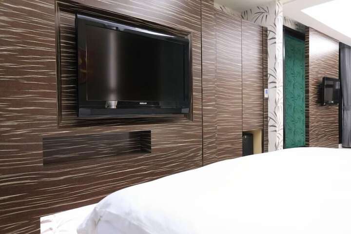 Room 8 of 63