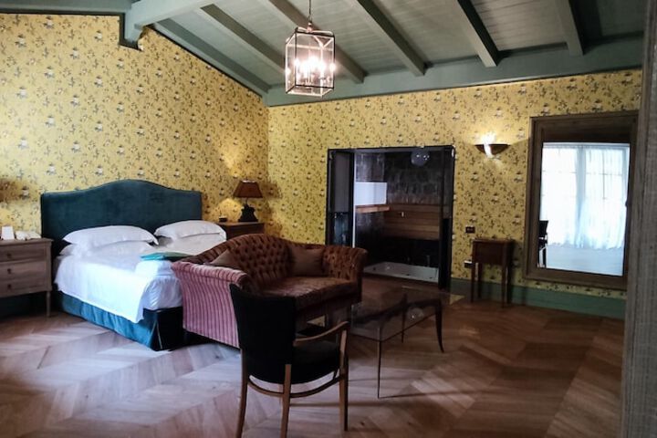 Room 19 of 113