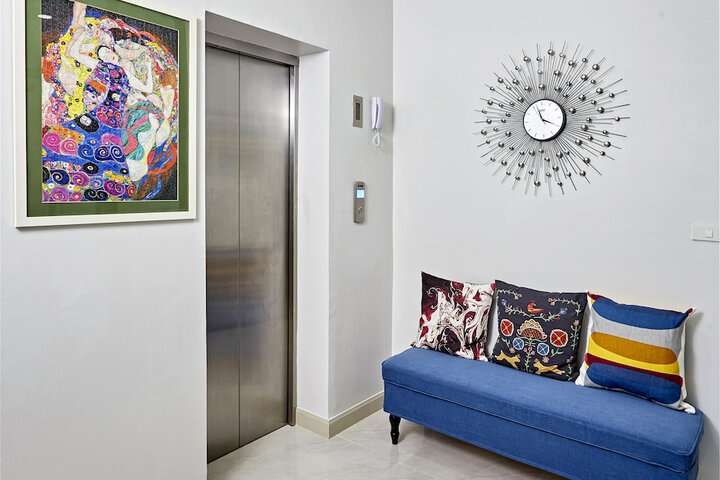 Room 18 of 80