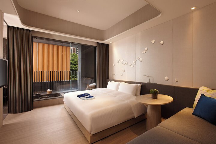 Room 21 of 43
