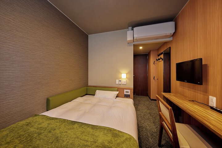 Room 16 of 40