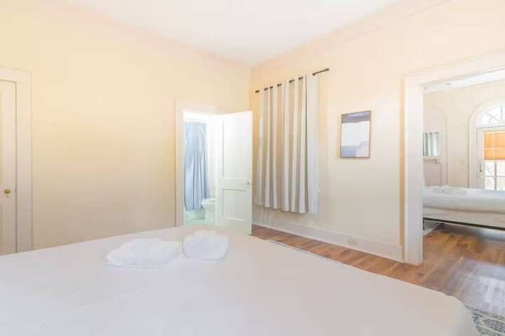 Room 6 of 30