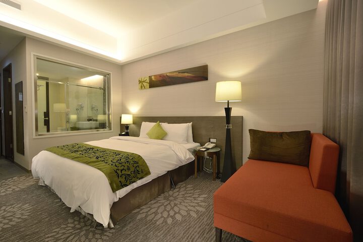 Room 8 of 50