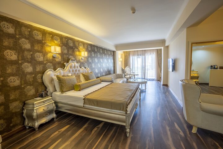Room 42 of 177