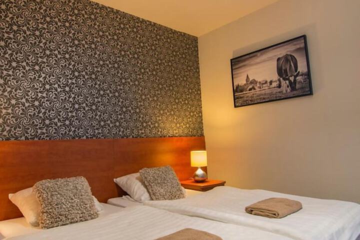Room 8 of 32