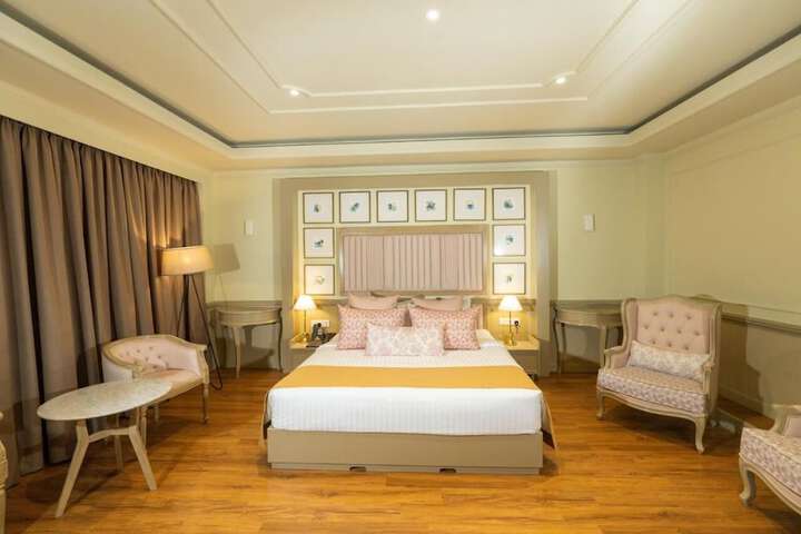 Room 10 of 20