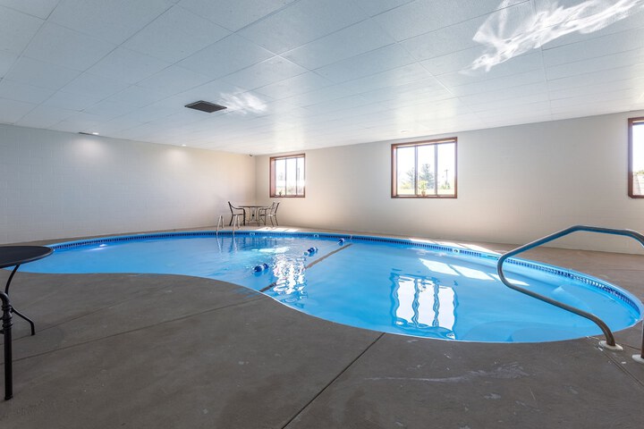 Pool 14 of 19