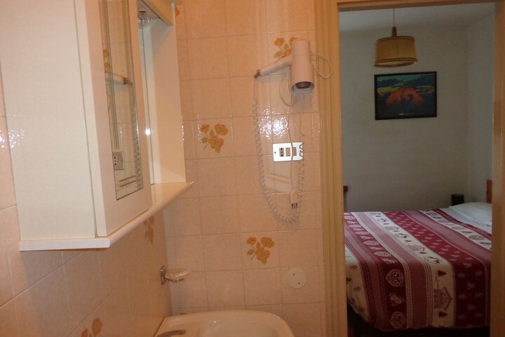 Room 10 of 69