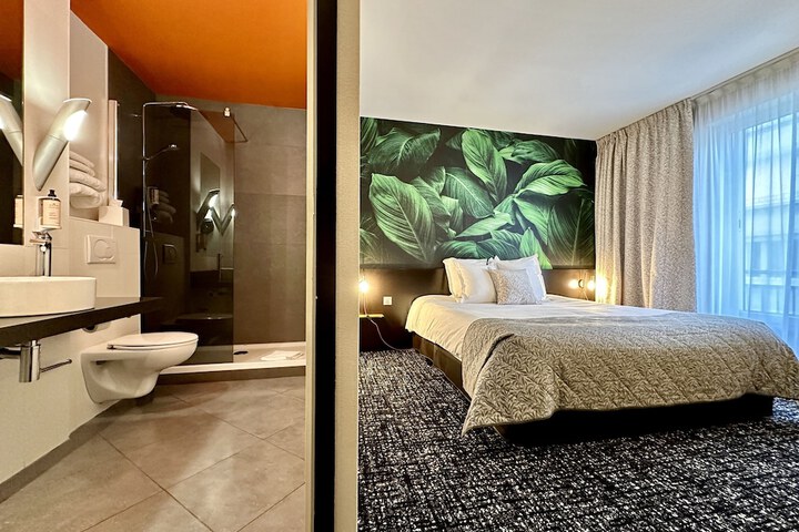 Room 12 of 74