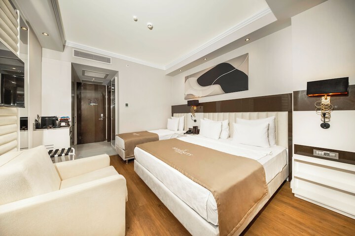 Room 7 of 28