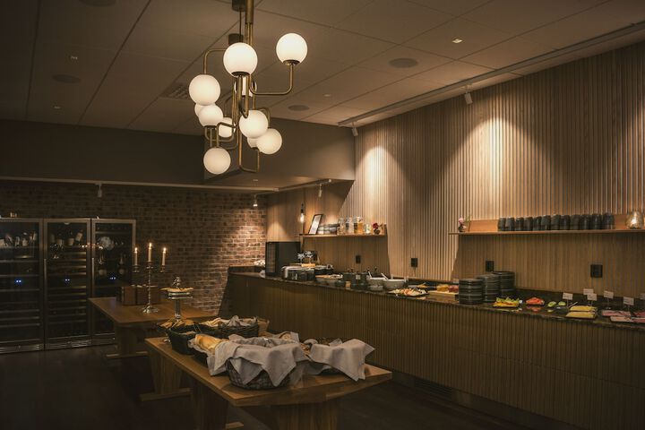 Breakfast/Coffee Service 75 of 117