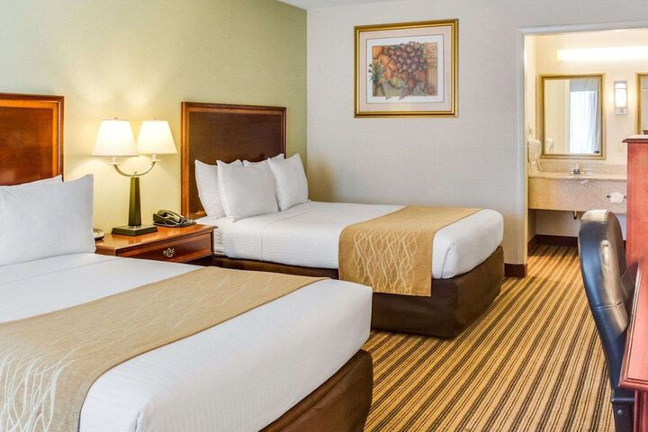 Double Accessible Queen Size Bed (6 of 10)