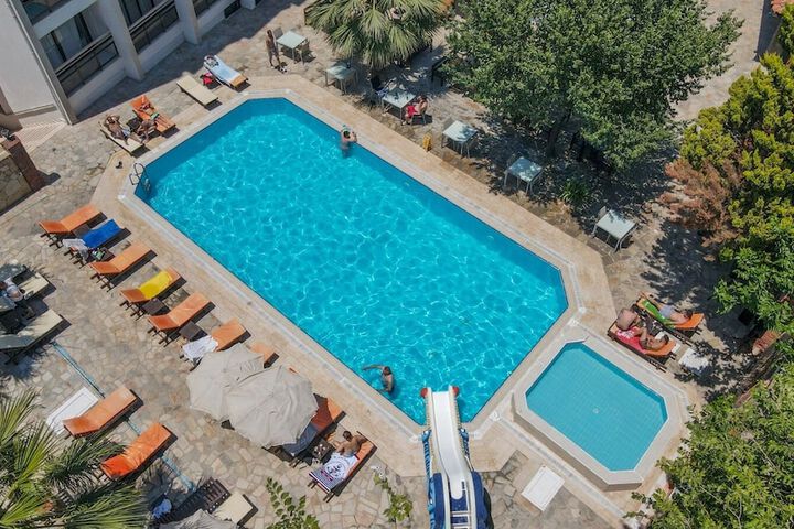 Pool 7 of 15
