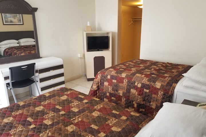 2 Double Beds (8 of 21)