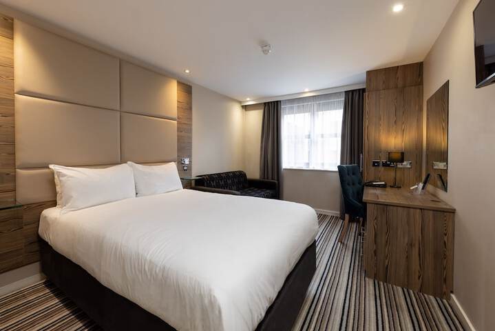 Room 11 of 31