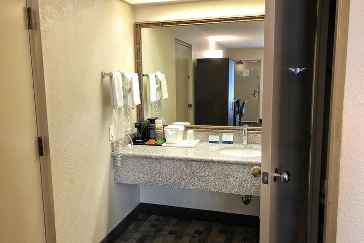 Bathroom sink