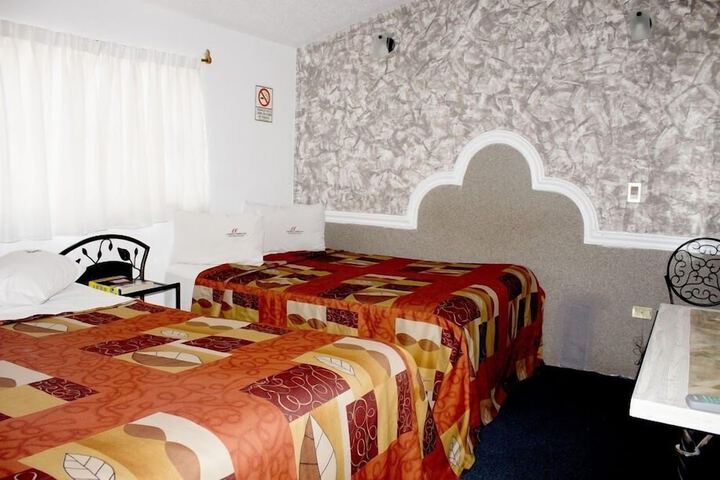 Room 7 of 18
