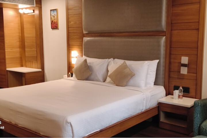 Room 32 of 80