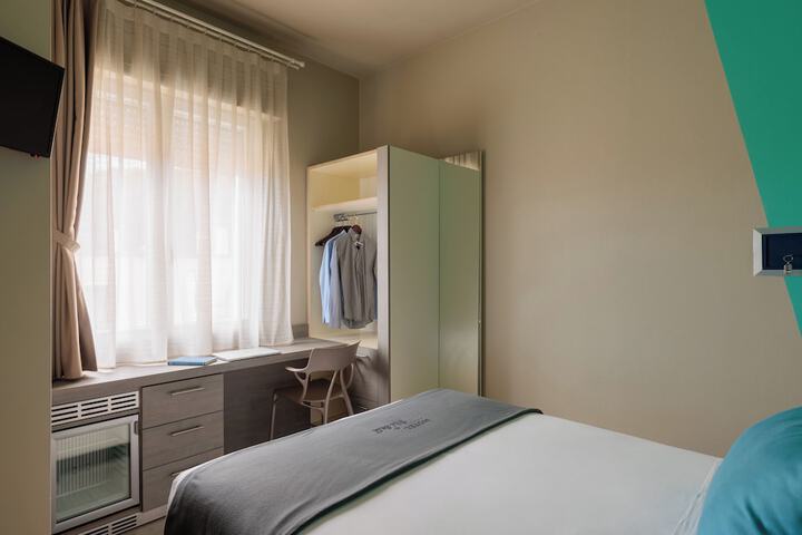 Room 11 of 18