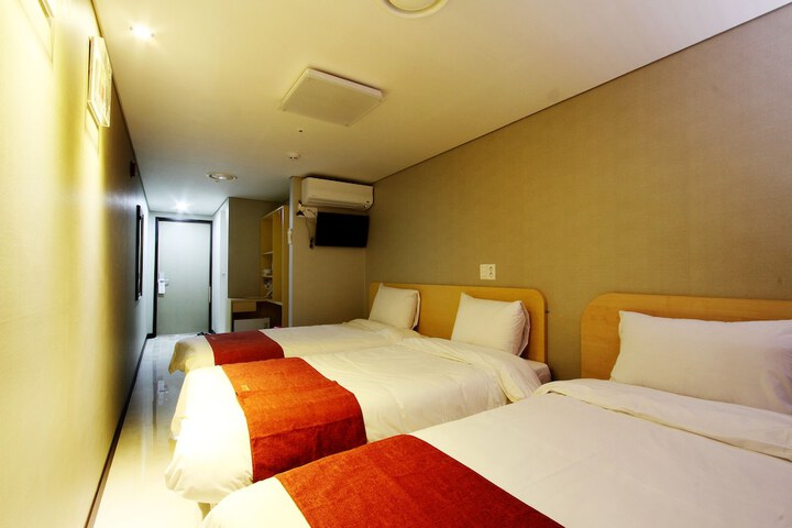 Room 14 of 50