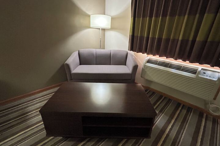 1 King Bed (11 of 16)