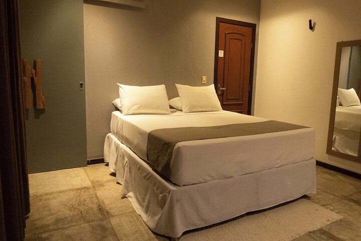 Room 28 of 98