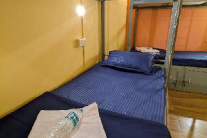 Room 40 of 42
