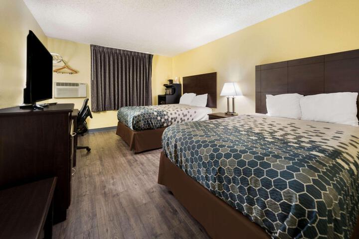 2 Double Beds (1 of 14)